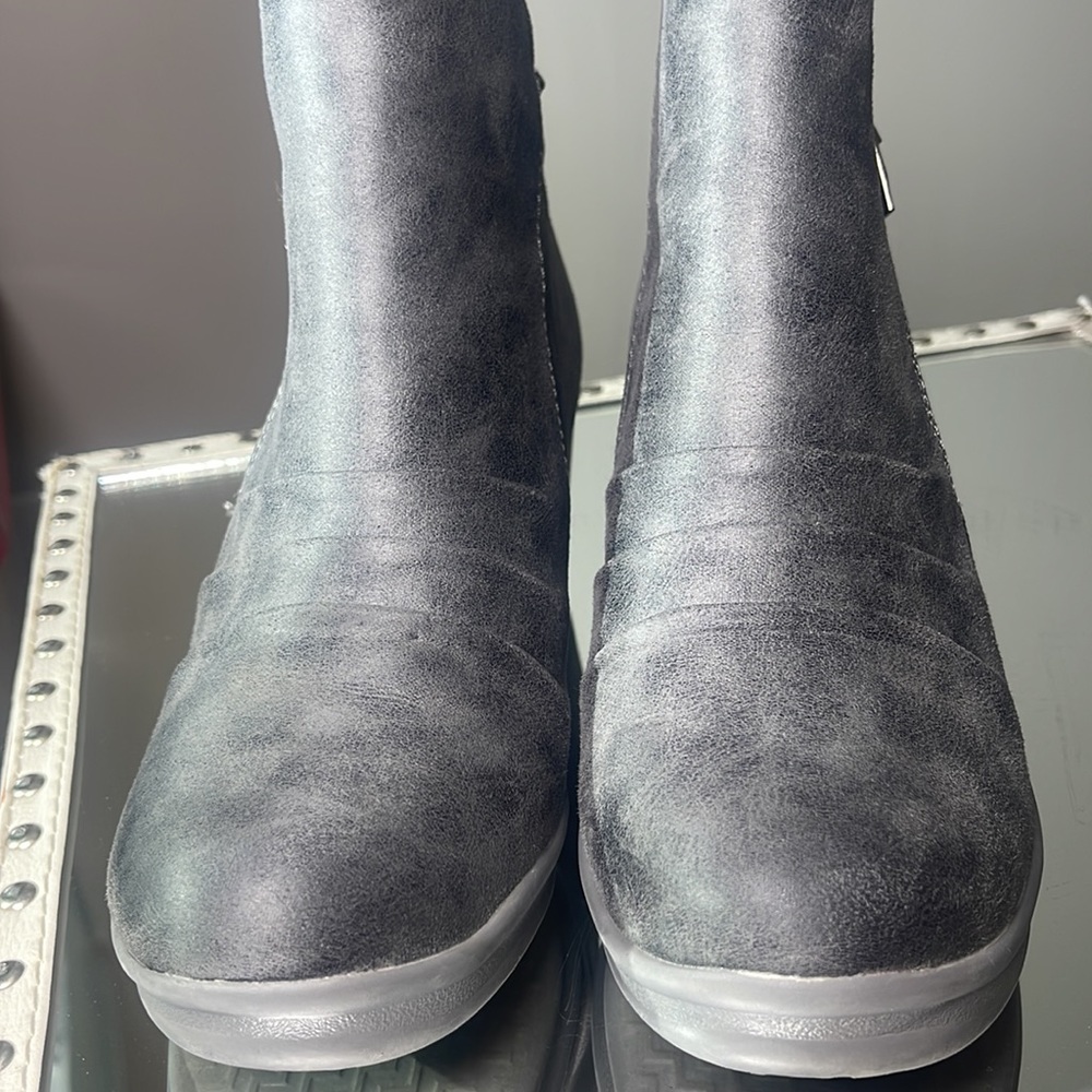 Skechers Memory Foam Booties Size 6.5 - image 7